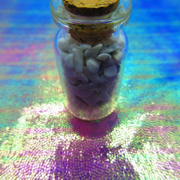 White Howlite Gemstone Chips In A Bottle Embellishments Natural Semi Precious - Picture 2 of 3
